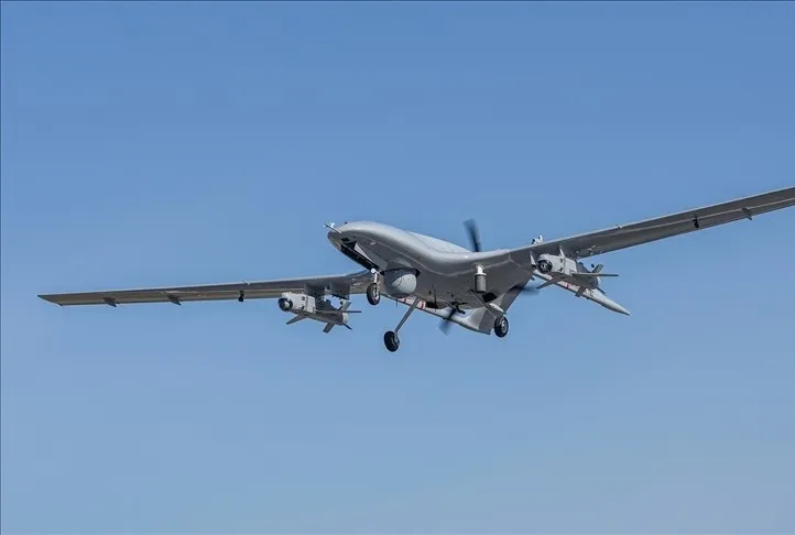 Kemankeş hem uçtu hem daldı