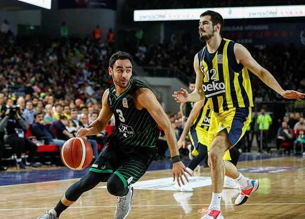 darussafaka-tekfen-71-74-fenerbahce-beko-mac-sonucu-1581871420882.jpeg