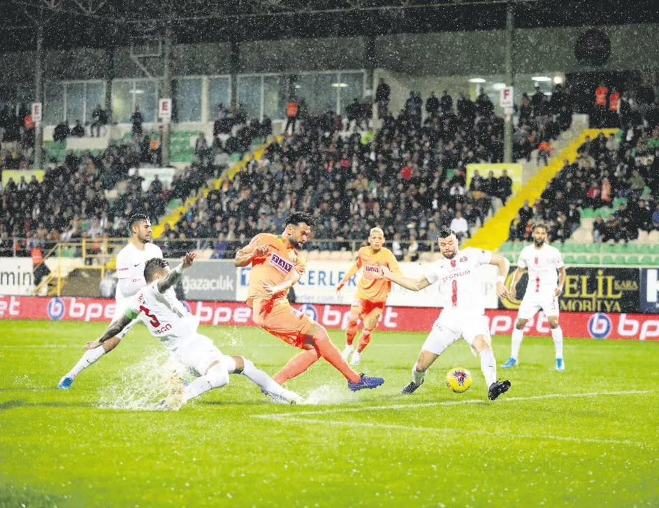 Derbide puanlar kardeş payı