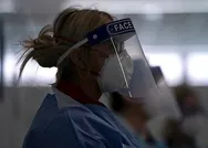 Son dakika: İngilterede Kovid-19dan ölenlerin sayısı 17 bin 337ye yükseldi