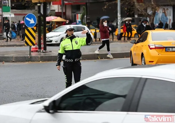 Kadın trafik polisleri Ankara'nın kalbinde trafik düzenini sağlıyor! - 21