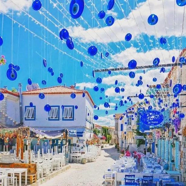 cesmede-geceligi-25-bin-tllik-otele-sikayetler-yagdi-soke-eden-iddialar-1659983966905.jpeg Çeşme'de geceliği 25 bin TL'lik otele şikayetler yağdı! Şoke eden iddialar...-6