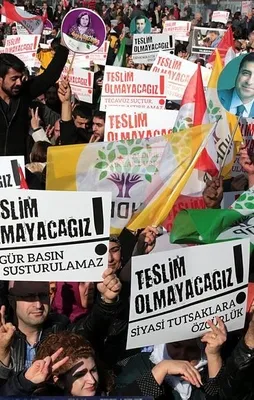 CHP terör mitingine adam taşıdı