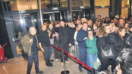 Gırgıriye değil dırdıriye! Müjdat Gezen’in 3750 kişilik sahnesine 5 bin bilet satıldı: Metin Yıldız’dan tiyatro tüccarlığına tepki