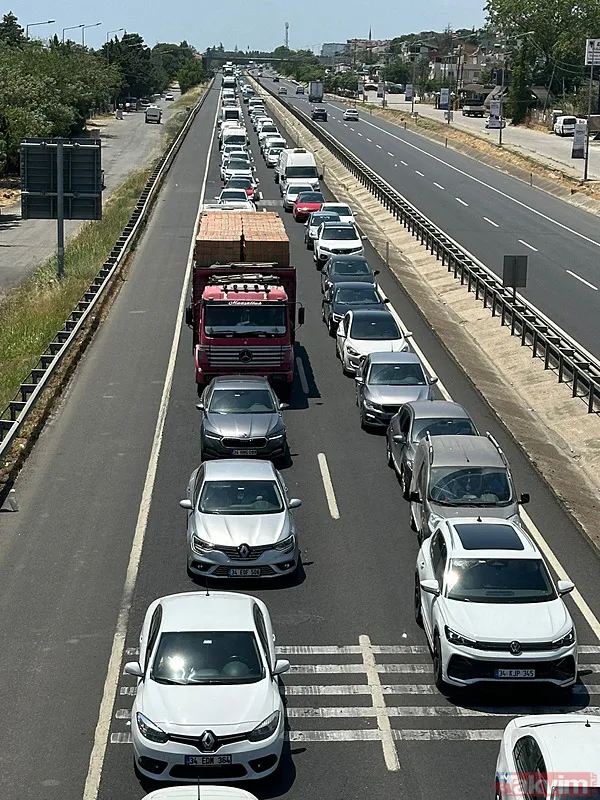 İstanbul'a akın var... Tatilciler dönüş yolunda | TRAFİK YOL DURUMU - 13