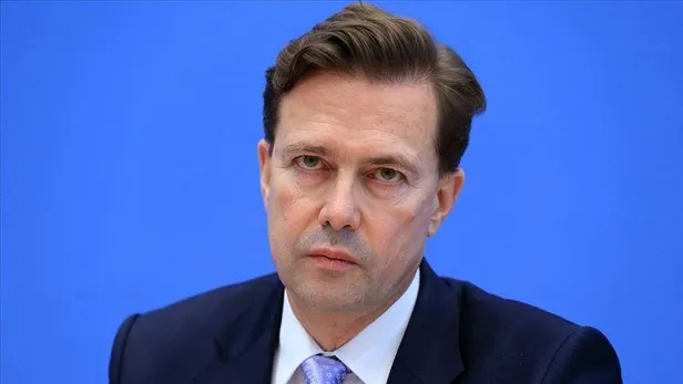 Son dakika: Almanya'yı karıştıran olay: Hükümet Sözcüsü Seibert'in ofisinde çalışan bir kişinin ajan olduğu tespit edildi-1