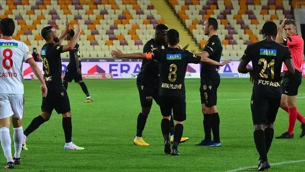 btcturk-yeni-malatyaspor-evinde-goztepeyi-2-1-maglup-etti-1592688414768.jpeg BtcTurk Yeni Malatyaspor evinde Göztepe'yi 2-1 mağlup etti-1