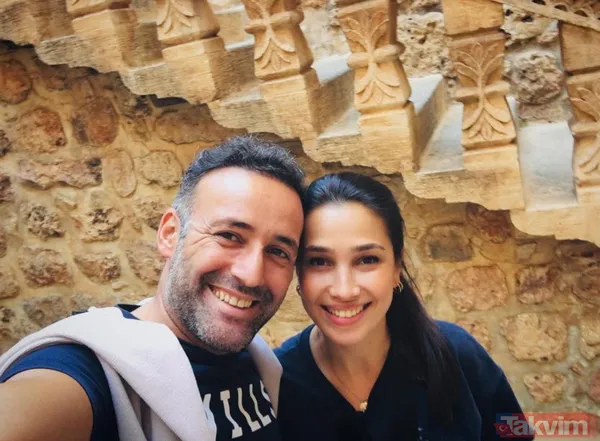 Güldür Güldür'ün Fikri'sindan eşiyle aşk dolu poz kalpler havalar uçuştu! İşte Aziz Aslan'ın gözlerden uzak yaşayan eşi - 18