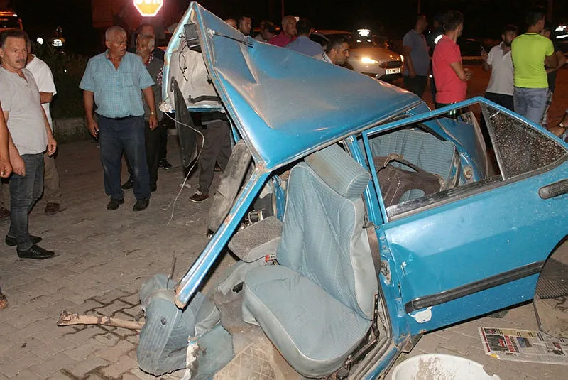 Samsun'da korkunç kaza! Araç ikiye bölündü - 1