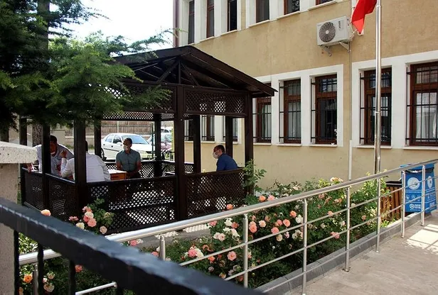 'Size koronavirüs hediye getirdim' diye bağırdı! Nüfus müdürlüğü boşaltıldı-3