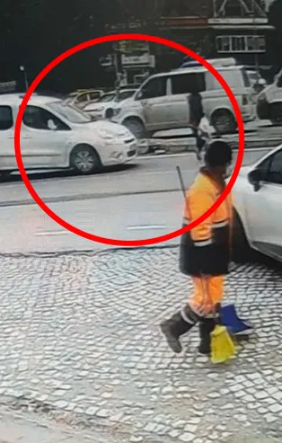 Yeşili beklemeden yola fırladı araba çarptı! Saniye saniye kaydedildi