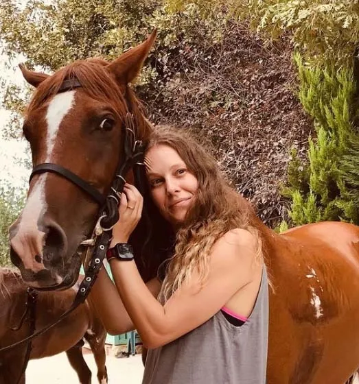 kurulus-osman-mari-gercekte-kimdir-seyma-korkmaz-kac-yasinda-nereli-esinin-kim-oldugunu-duyunca-cok-sasiracaksiniz-1633517583552.jpg Kuruluş Osman Mari gerçekte kimdir? Mari tarihte var mı? Şeyma Korkmaz kaç yaşında, nereli? Eşi ve çocukları!-3