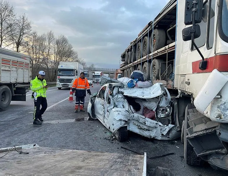 İki tır arasında kaldı! Burunları bile kanamadı