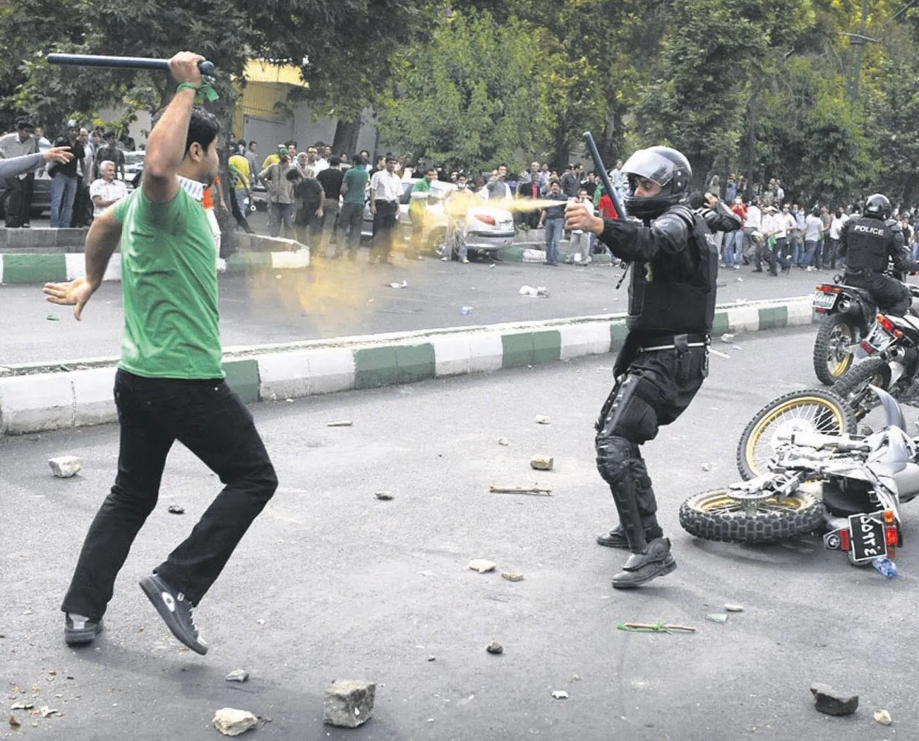 Karanlıklar prensi İran’ı karıştırdı