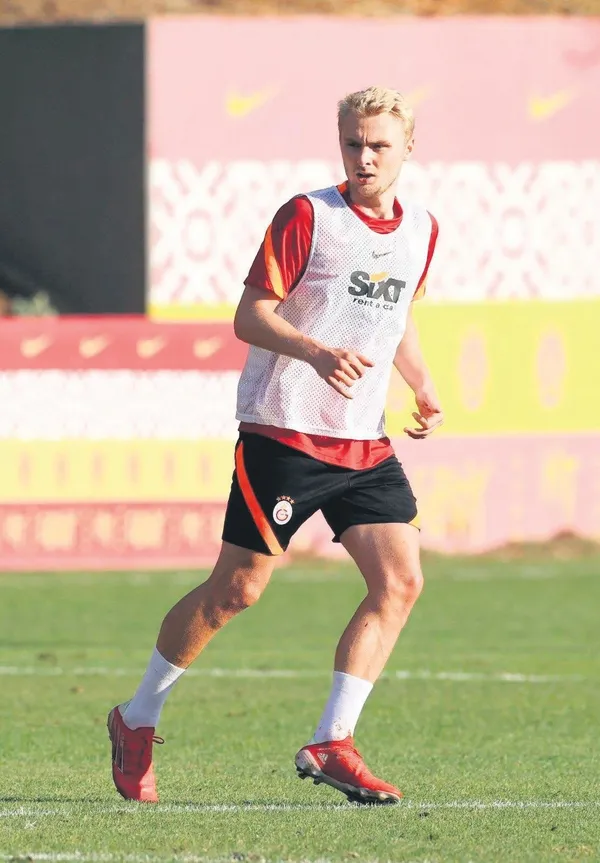 galatasarayin-danimarkali-oyuncusu-victor-nelssondan-buyuk-rest-baska-bir-kulup-bulmak-zorundayim-1697062683030.jpeg