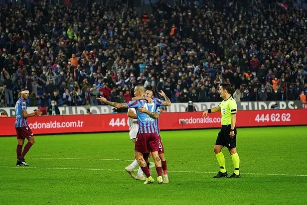 karadeniz-derbisinde-firtina-esti-trabzonspor-2-1-rizespor-mac-sonucu-1635534184587.jpeg Karadeniz derbisinde fırtına esti! Trabzonspor 2-1 Rizespor | MAÇ SONUCU-2