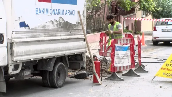 istanbul-kucukcekmecede-iski-ekipleri-sokakta-kazi-yaparken-dogal-gaz-borusunu-patlatti-1630661023791.jpg İstanbul Küçükçekmece'de İSKİ ekipleri sokakta kazı yaparken doğal gaz borusunu patlattı-3