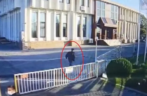 SON DAKİKA: Bursa'da nefes kesen kovalamaca: Şüphelinin sakladığı poşetten 1 kilo uyuşturucu çıktı-4