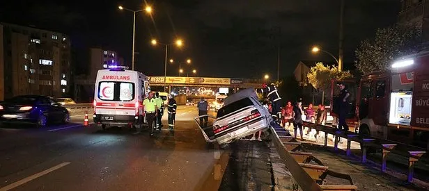 Önce işçi minibüsüne çarptı ardından bariyerlere girdi