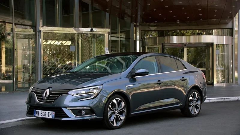 fiat-egeadan-bile-daha-ucuza-geliyor-renault-megane-fiyati-resmen-dibe-vurdu-1713724494201.jpg Renault Megane fiyatı resmen dibe vurdu! Fiat Egea'dan bile daha ucuza geliyor!-5