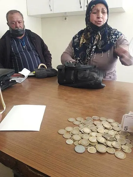 dilencilerden-pes-dedirten-yontem-marketten-gida-aldirip-tekrar-marketlere-sattilar-1619809972612.jpeg Dilencilerden pes dedirten yöntem! Marketten gıda aldırıp, tekrar marketlere sattılar-1