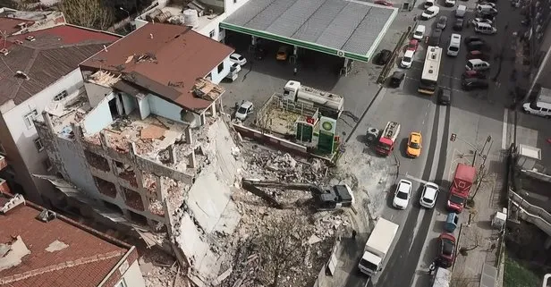 Esenler’de kontrollü yıkım esnasında 4 katlı bina çöktü! Korku dolu anlar kamerada!