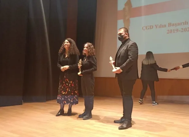 chpli-ozgur-ozel-ve-ttb-baskani-korur-fincancinin-katildigi-torende-pkk-yayin-organlari-mezopotomya-ajansi-ve-jin-newse-odul-1635107436837.jpeg CHP'li Özgür Özel ve TTB Başkanı Korur Fincancı'nın katıldığı törende PKK yayın organları Mezopotomya Ajansı ve Jin News'e ödül-4