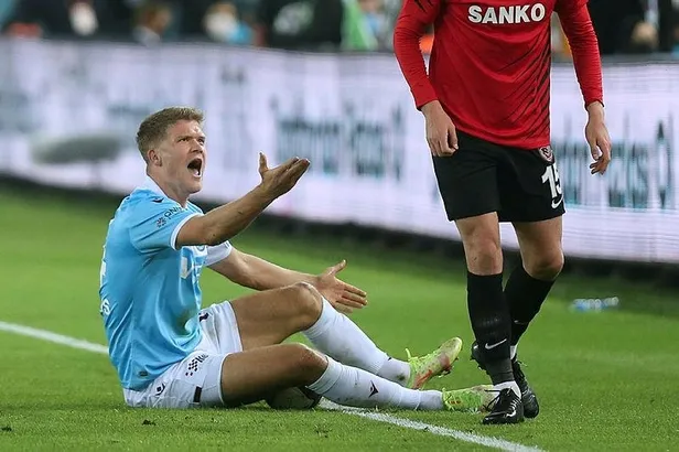 firtina-ligde-rakip-tanimiyor-trabzonspor-gaziantepi-yikti-gecti-1637616119786.jpeg Fırtına ligde rakip tanımıyor! Trabzonspor Gaziantep'i yıktı geçti-4