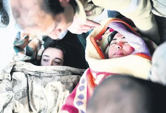 umudun-merkez-ussu-mucize-kurtuluslar-tum-turkiyeyi-duygulandirdi-1675814779871.jpeg Umudun merkez üssü! Mucize kurtuluşlar tüm Türkiye'yi duygulandırdı-10