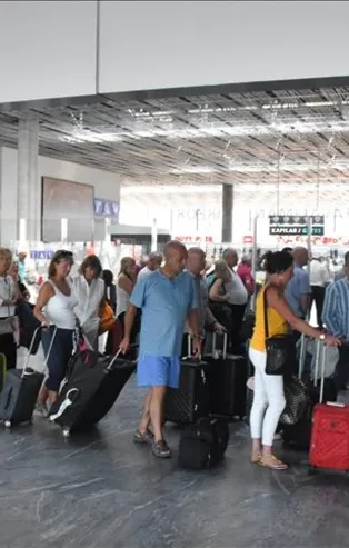 İngiltere'de seyahat kısıtlaması krizi büyüyor! Açıklama geldi hisseler tepetaklak oldu