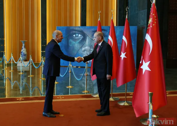 Külliye'de '30 Ağustos' kabulleri! Başkan Erdoğan'dan Türkiye'nin ilk kadın amirali Gökçen Fırat'a: Sen benim hemşehrimdin he? - 42