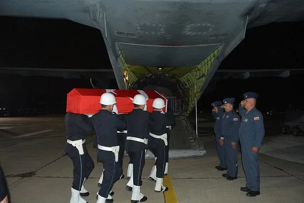 11-once-trafik-kazasinda-yaralanan-polis-memur-hizir-bekir-bayboru-sehit-oldu-1666214277426.jpeg 11 önce trafik kazasında yaralanan polis memur Hızır Bekir Baybörü şehit oldu-4