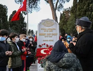 Mehmet Akif Ersoy kabri başında anıldı