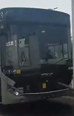 Yeni metrobüs yine yolda kaldı! İstanbullu dakikalarca araç bekledi! İBB'ye isyan