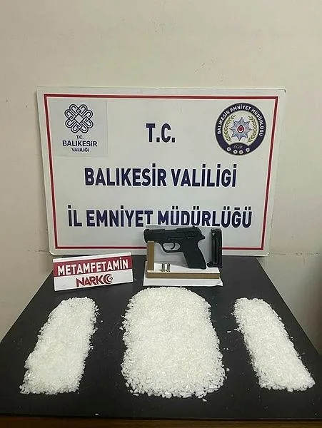 balikesirde-uyusturucu-operasyonu-5-zehir-taciri-tutuklandi-1673446810982.jpeg
