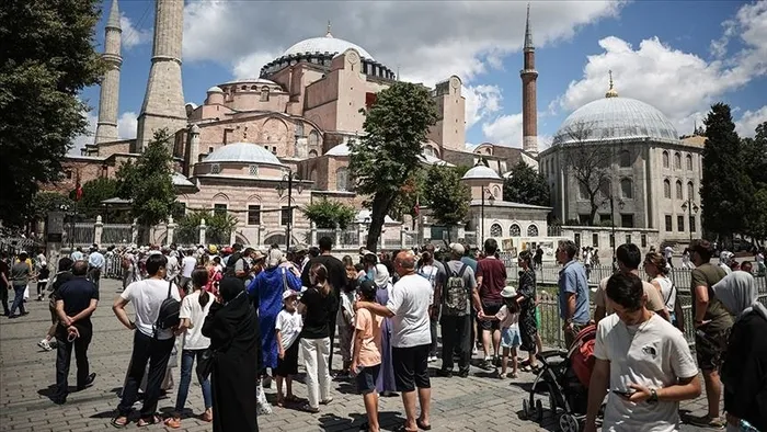 Türkiye 2022 yılında en çok turist ağırlayan 5. ülke oldu! 2023 yılının ilk yarısında İstanbul rekor kırdı-7