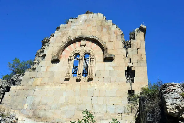 erzurumdaki-tarihi-osvank-kilisesinde-tedirgin-eden-goruntu-1598605189624.jpg Erzurum'daki tarihi Öşvank Kilisesi'nde tedirgin eden görüntü-3