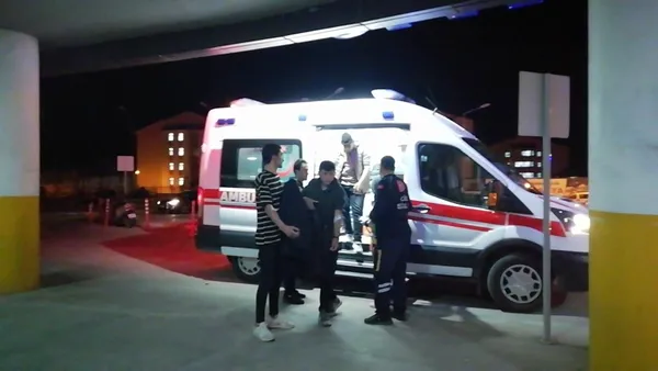 erzincanda-20-ogrenci-gida-zehirlenmesi-suphesiyle-hastaneye-kaldirildi-1667332950043.jpg Erzincan'da 20 öğrenci gıda zehirlenmesi şüphesiyle hastaneye kaldırıldı-4