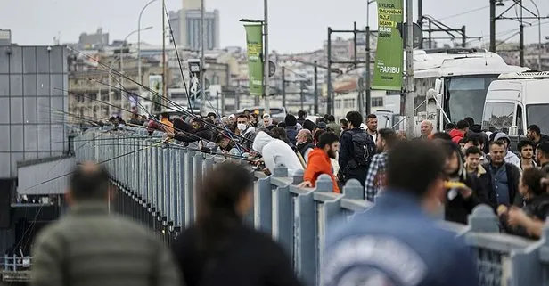 Oltasını kapan Galata Köprüsü’ne akın etti!