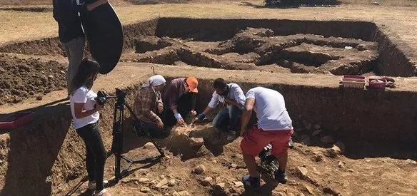 ALACAHÖYÜK’TE 2 BİN 300 YILLIK GİZLİ GEÇİT BULUNDU
