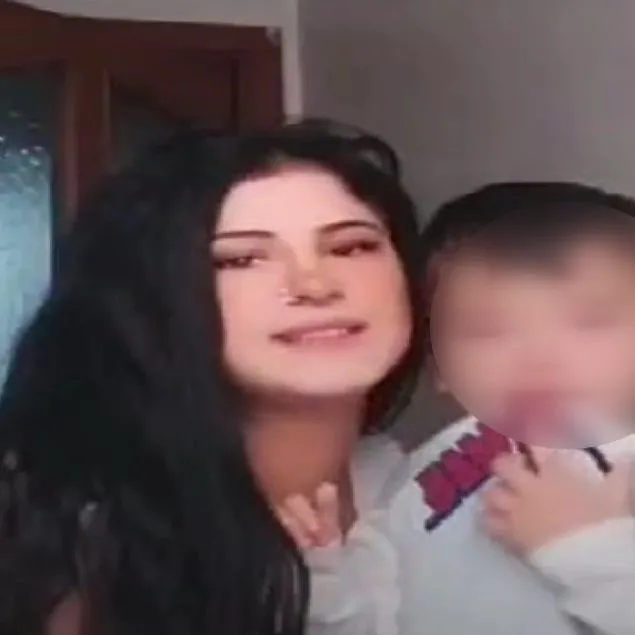 Bebeğiyle kurşunun hedefi oldu!