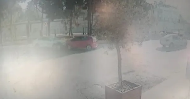 Bakırköy'de ters yöne giren otomobil şeridinde giden otomobille kafa kafaya çarpıştı