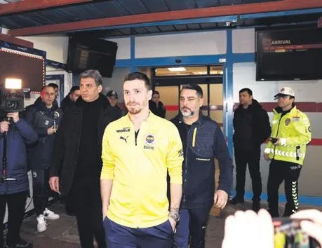 Mert Hakan takımı yalnız bırakmadı