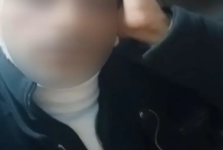 Kendisini aldatan sevgilisinin evini bastı!