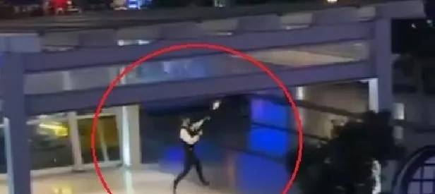 AVM’de korku dolu anlar: Silahlı kavga kamerada!