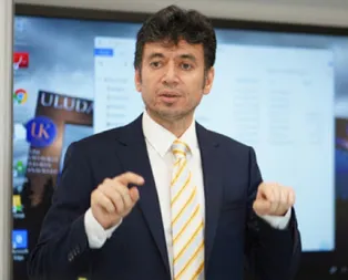 Koronavirüsü yenen profesör kalbine yenik düştü