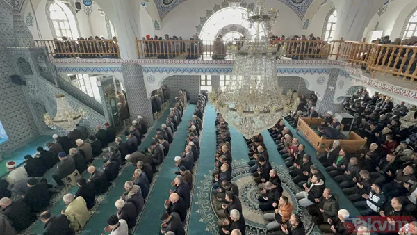 Ettehiyyatü Duası Türkçe Anlamı Bu Dua, Allah'a, Peygambere Ve Tüm Salih Kullara Yönelik Bir Selam Ve Dua Niteliğindedir. Türkçe Anlamı Şu Şekildedir: "Bütün...