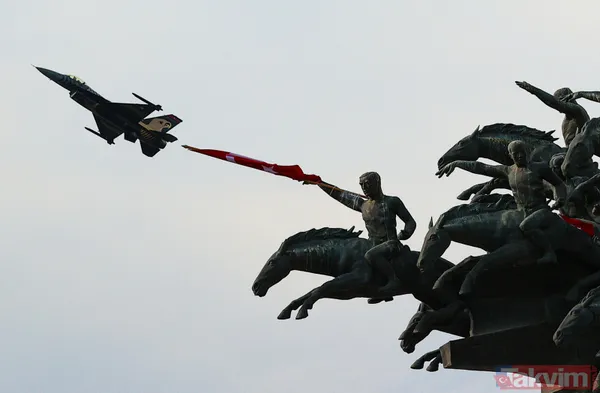 Heyecan veren gösteri! SOLOTÜRK nefes kesti - 6