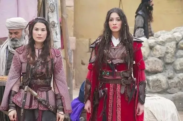 barbaroslar-dizisinde-2-flas-ayrilik-ipin-ucu-kacti-bir-kere-pelin-akilden-sonra-2-basrol-daha-gidiyor-hikaye-1651585361198.jpeg Pelin Akil'den sonra 2 başrol daha gidiyor! Barbaroslar dizisinde 2 flaş ayrılık, ipin ucu kaçtı bir kere! Hikaye komple değişiyor-3