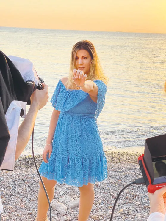 gul-golge-tatil-plani-yapamamaktan-dert-yandi-1629323553793.jpg Gül Gölge tatil planı yapamamaktan dert yandı!-2